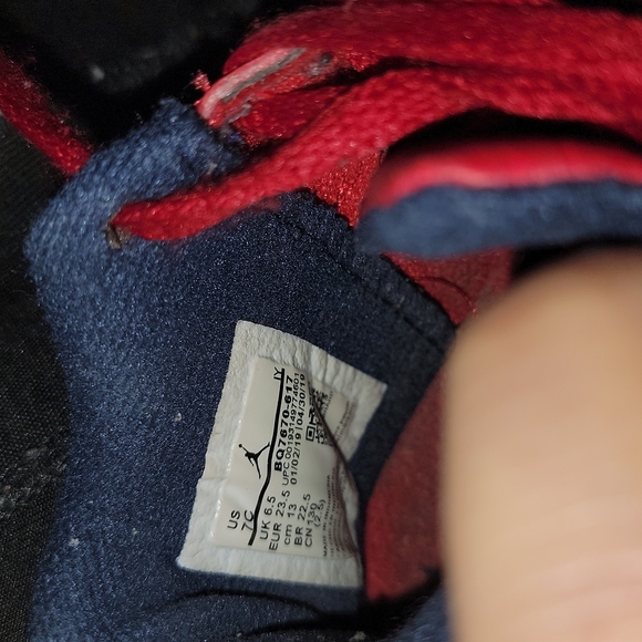 Boys Jordan shoes - Picture 4 of 4